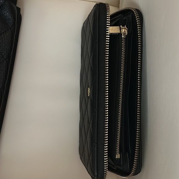Gunas - black and gold handbag and wallet set. Vegan. Quilted design. - Picture 10 of 16